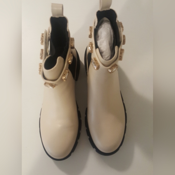 Madden Girl Honey Ankle Boots, Almond color, Size 9.5, Never worn, no box top - Picture 6 of 7